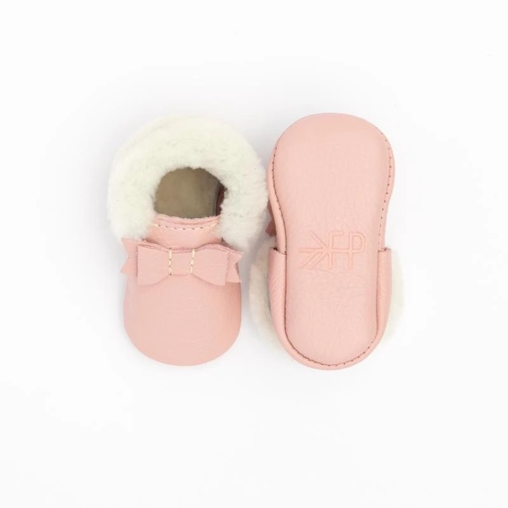 NIB! FRESHLY PICKED Blush Shearling Bow Moccs 4 5